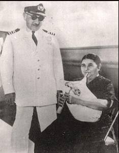 Frosso Grillaki mit Askomantura und Kapitän