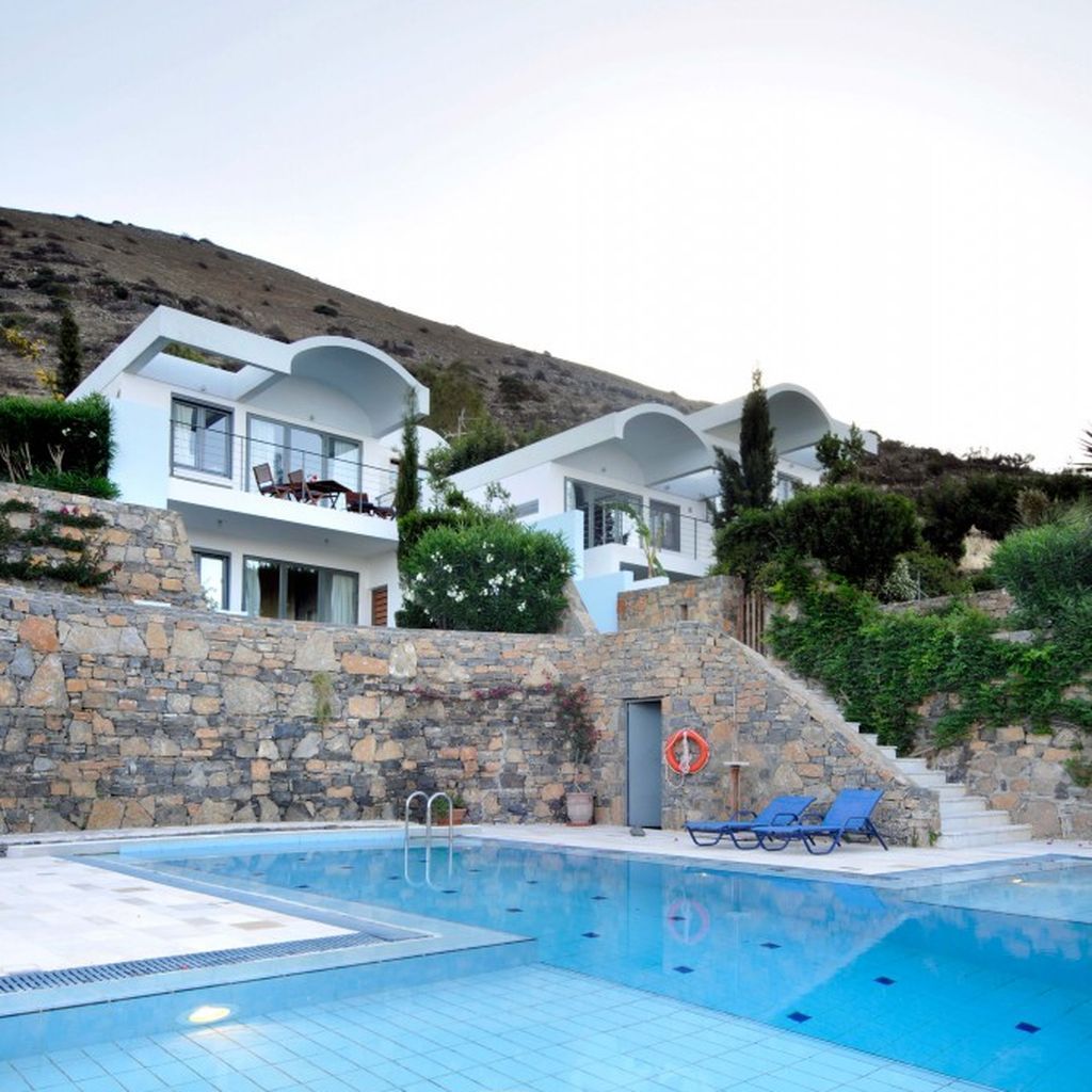 Villas in Elounda. Tagesmiete im Juni 50€. Die große Krise kommt.